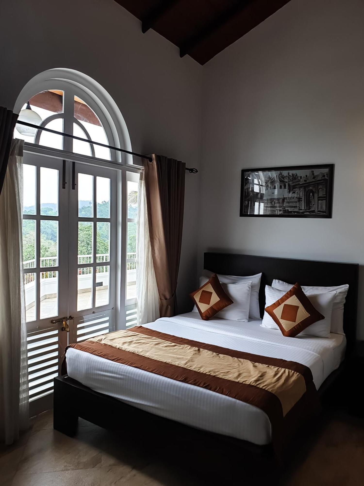 Samindra Villa Канди Екстериор снимка