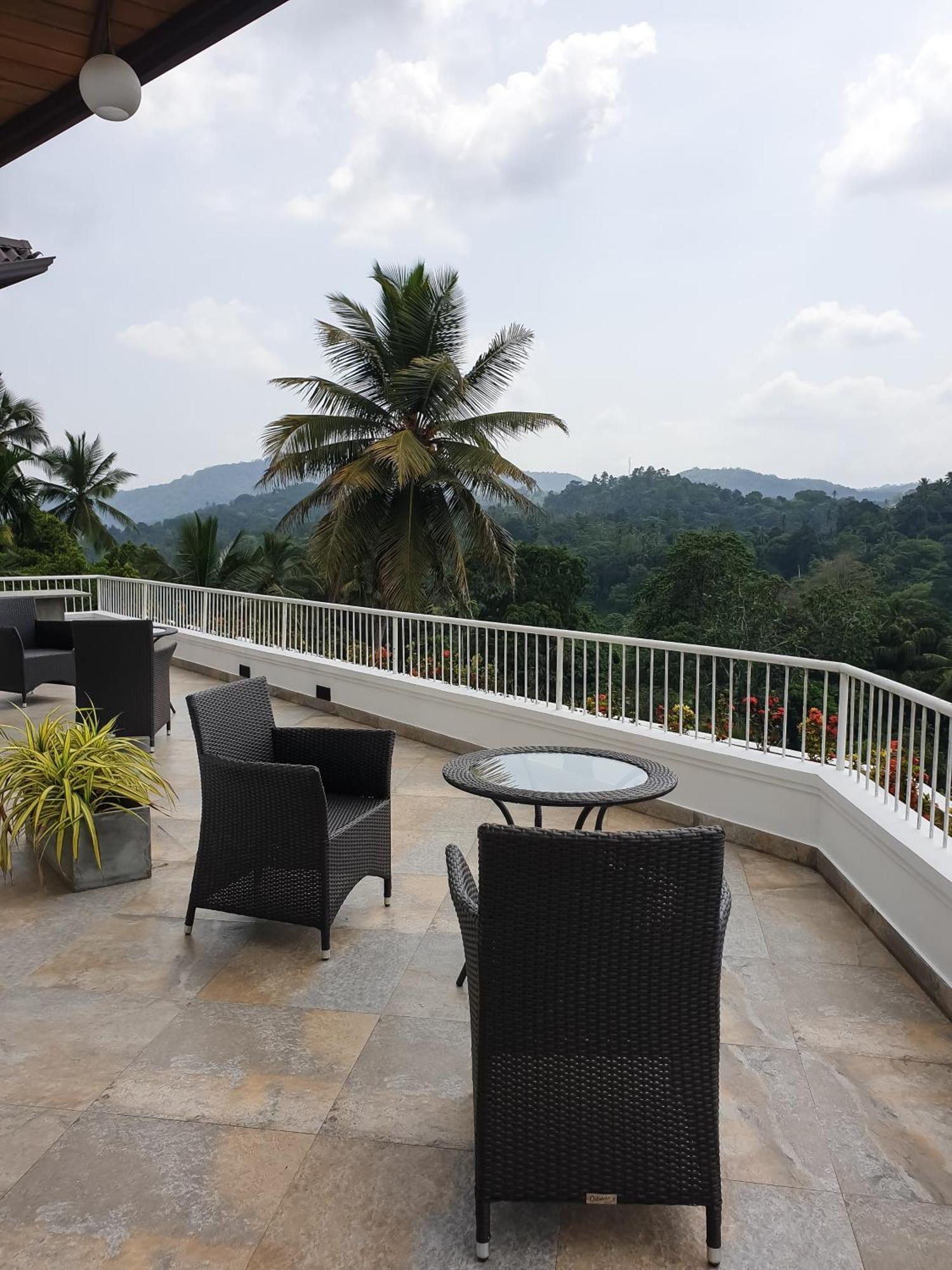 Samindra Villa Канди Екстериор снимка