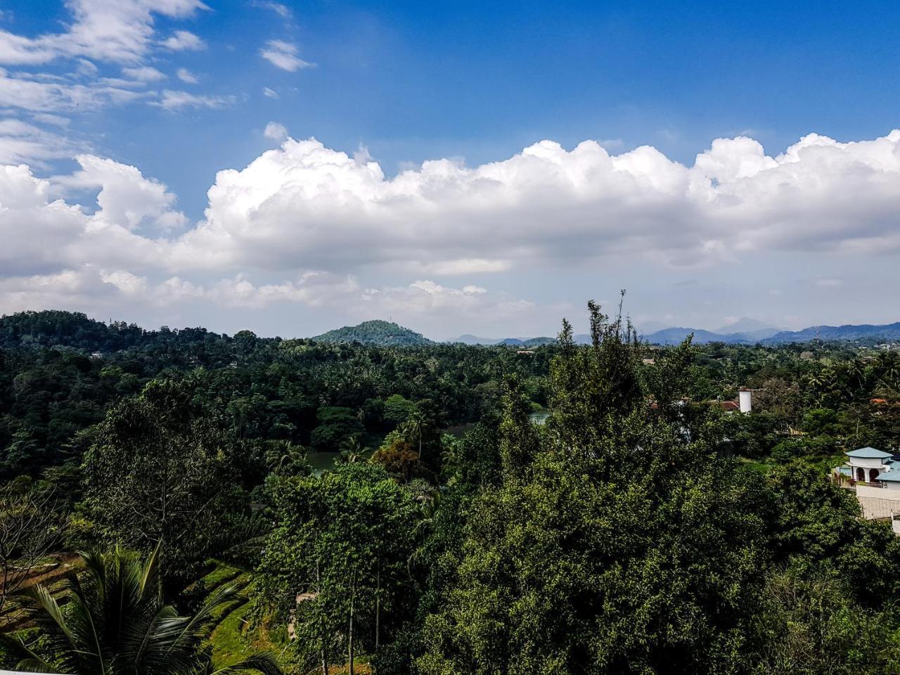 Samindra Villa Канди Екстериор снимка