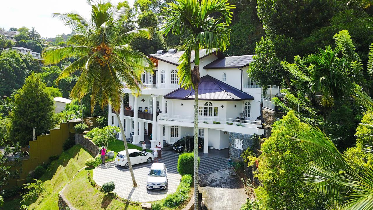 Samindra Villa Канди Екстериор снимка