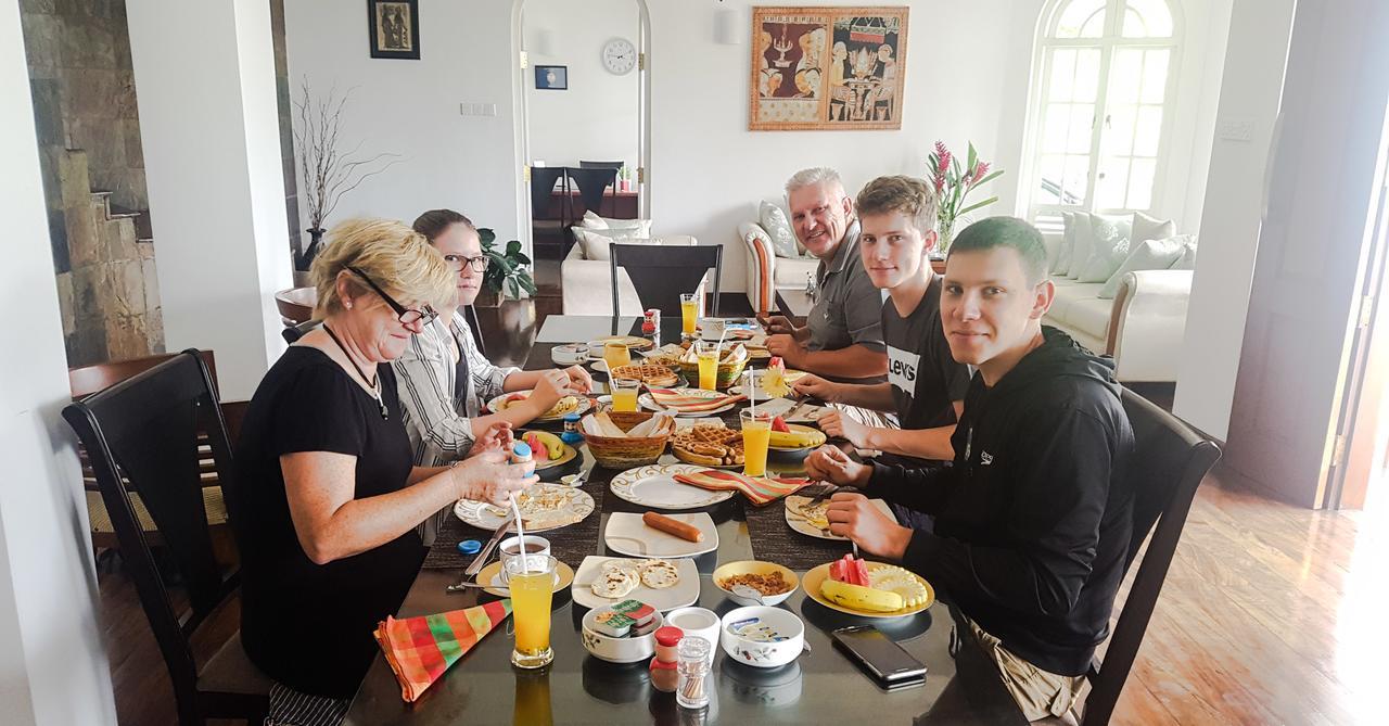 Samindra Villa Канди Екстериор снимка