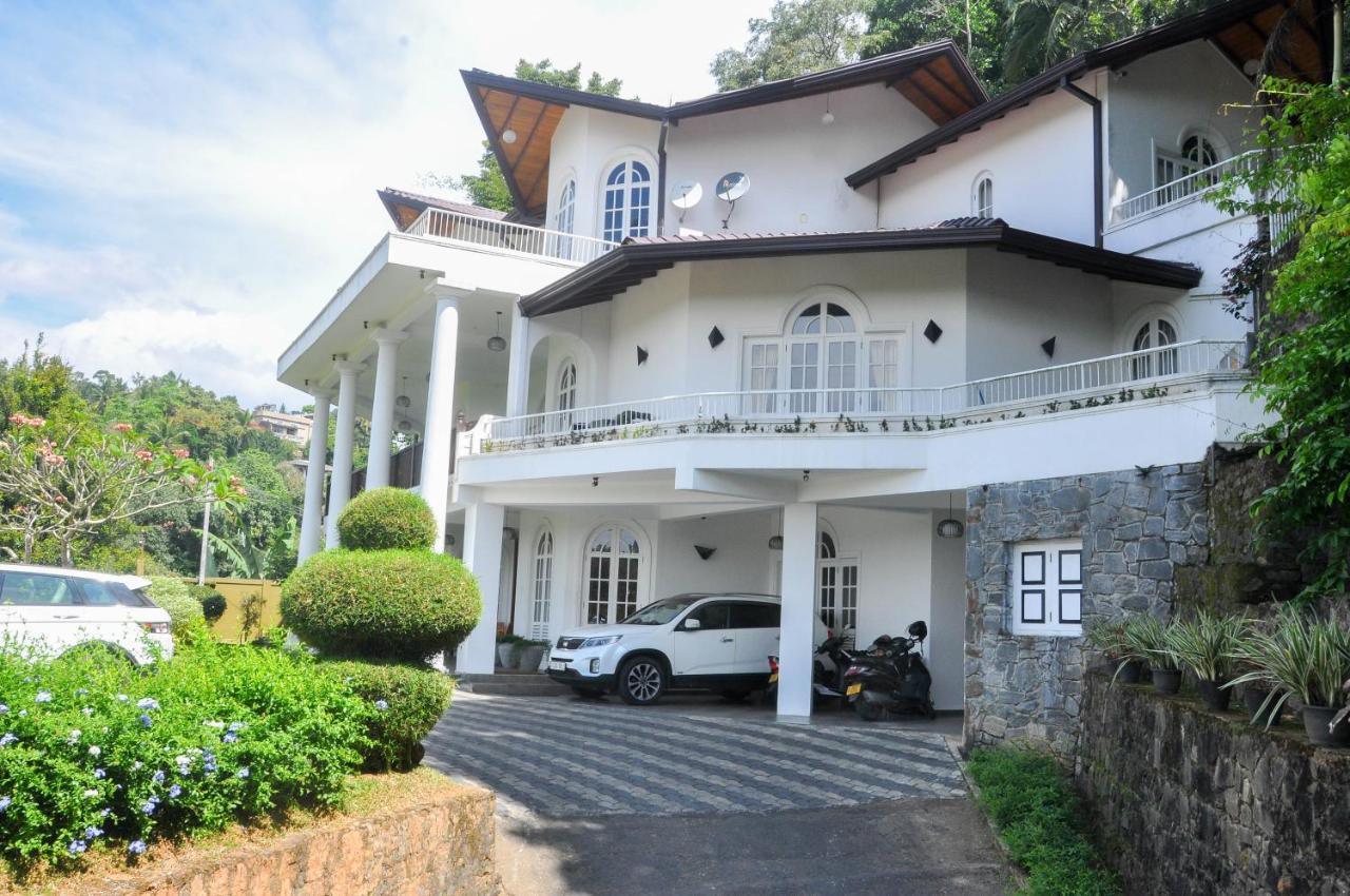 Samindra Villa Канди Екстериор снимка