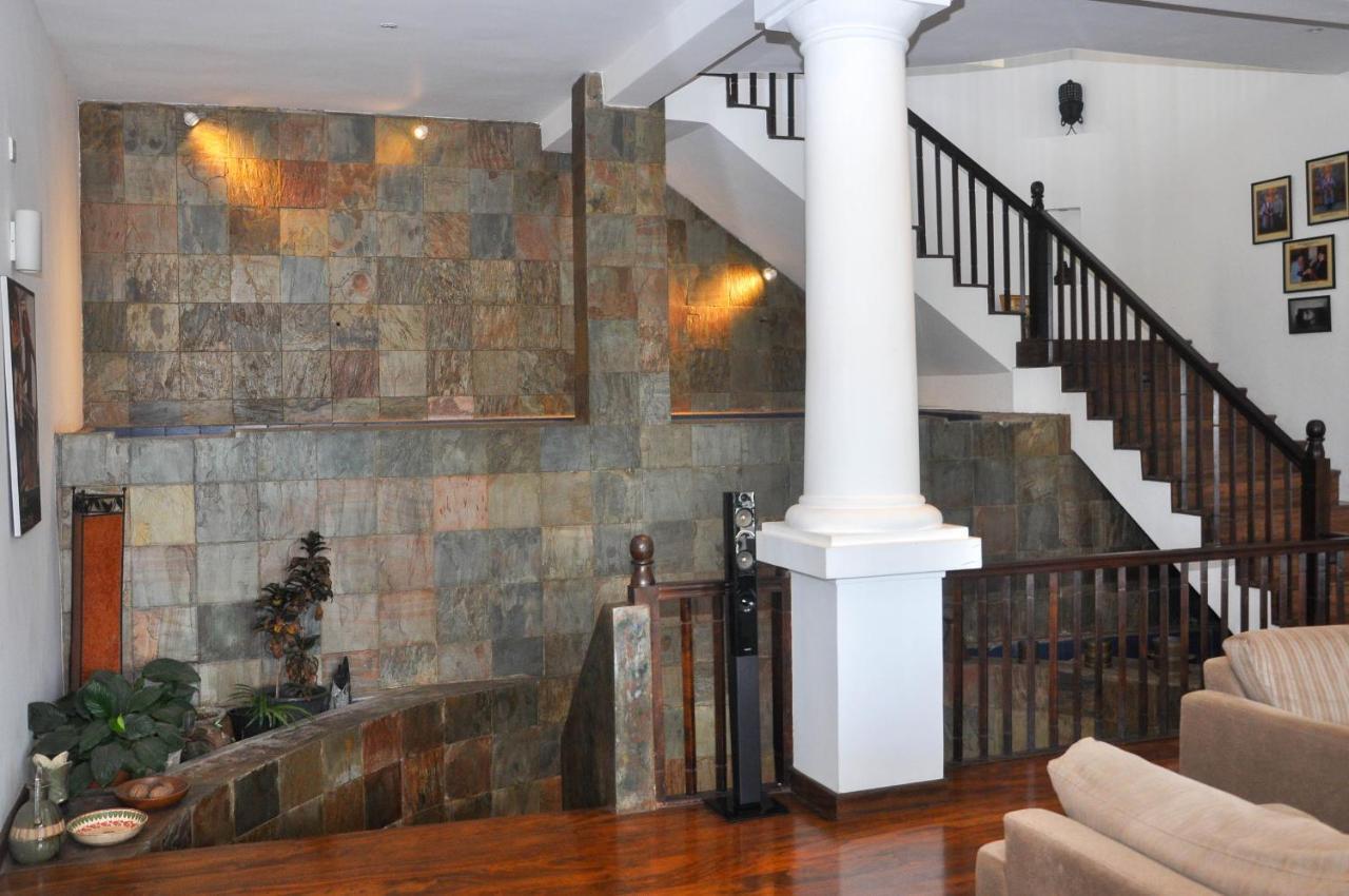Samindra Villa Канди Екстериор снимка