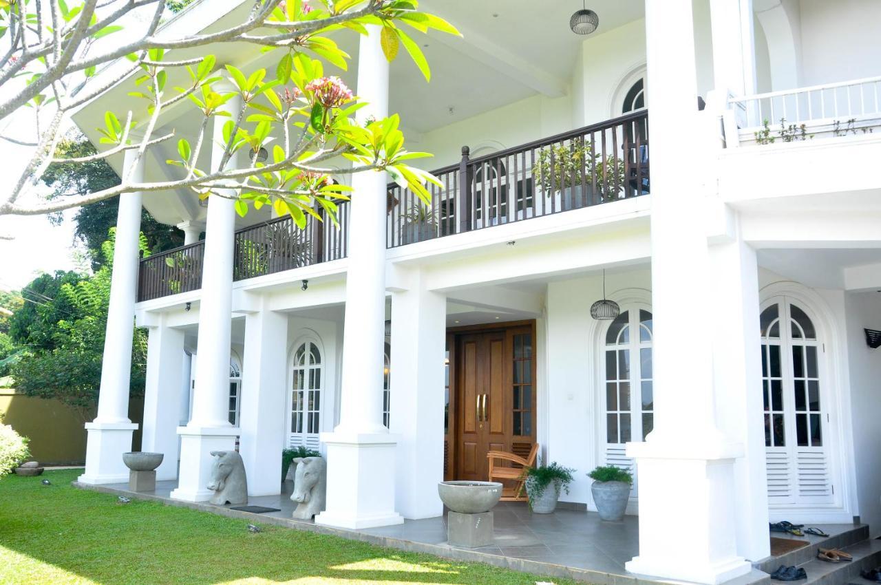 Samindra Villa Канди Екстериор снимка
