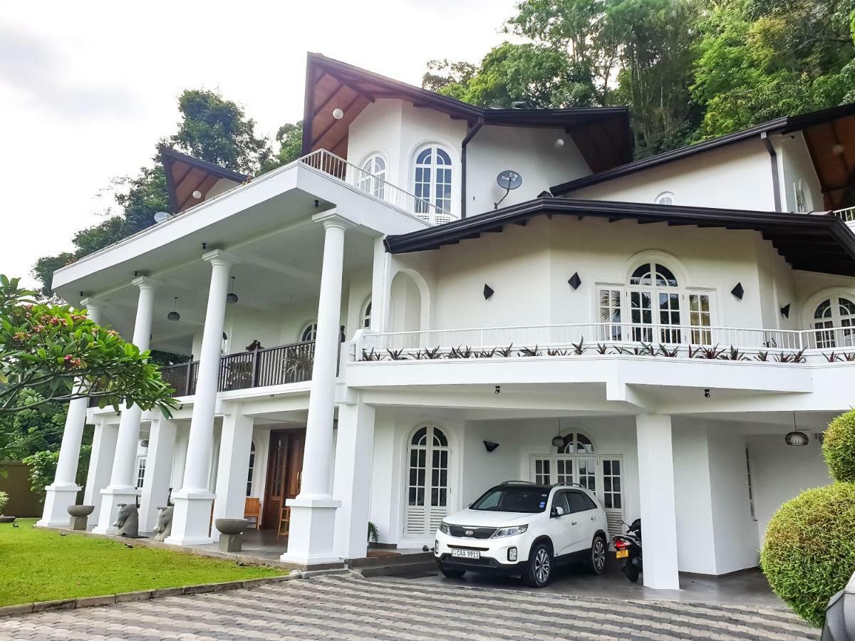 Samindra Villa Канди Екстериор снимка