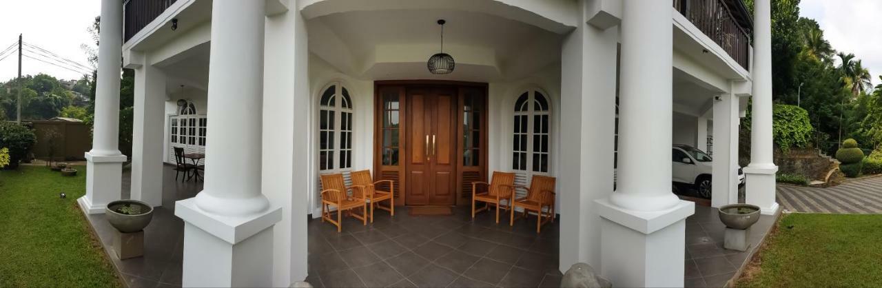 Samindra Villa Канди Екстериор снимка
