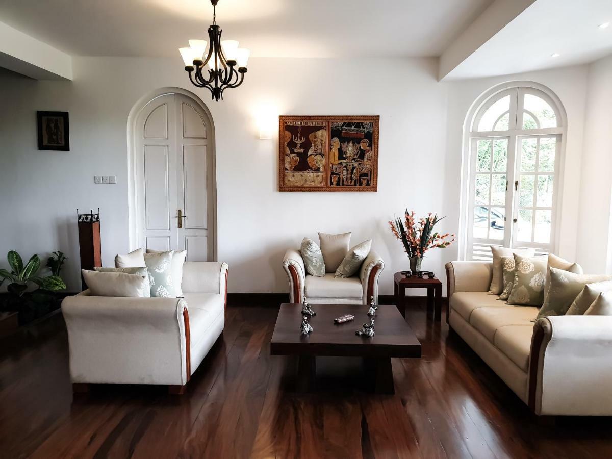 Samindra Villa Канди Екстериор снимка
